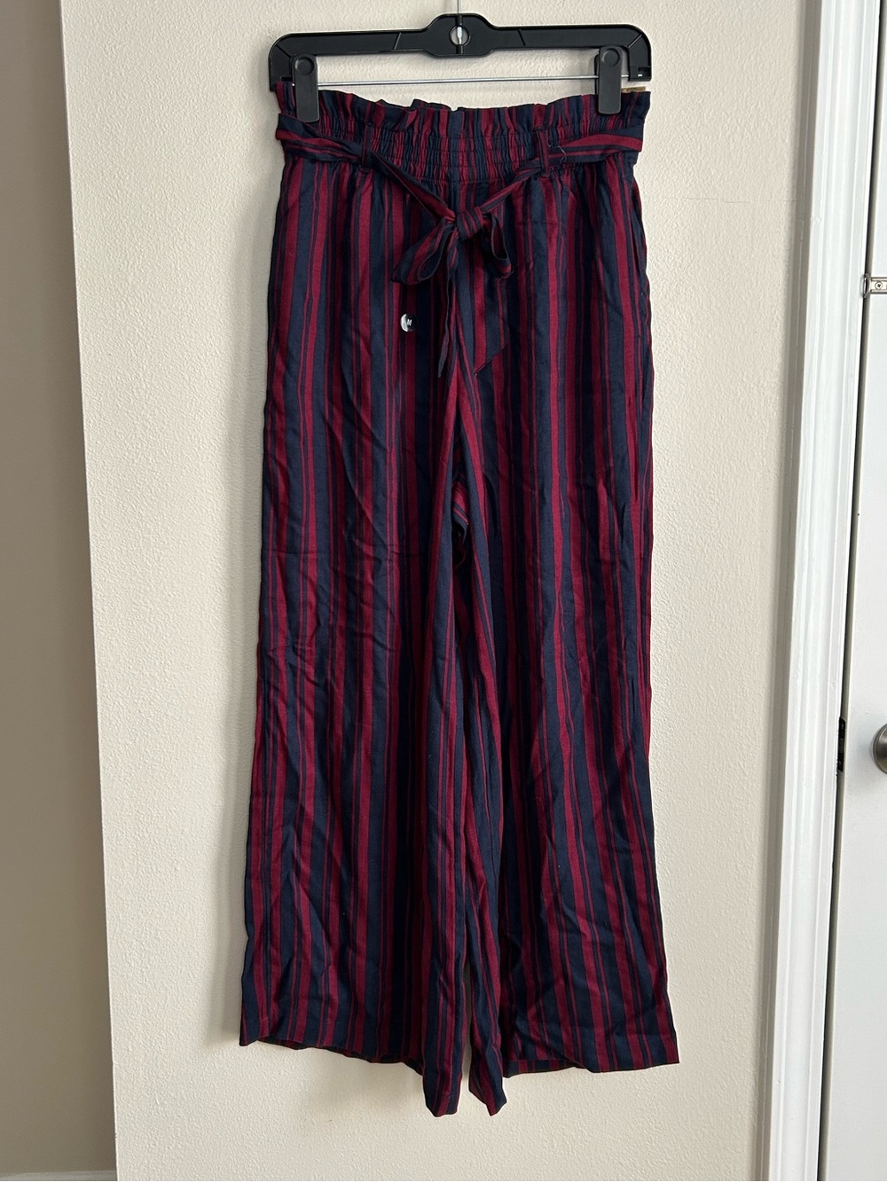 NWT Hollister High-Rise Paperbag Waist Wide Leg Striped Pants Navy & Burgundy M